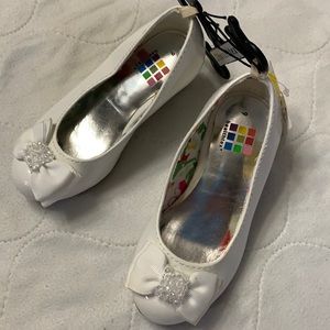 Girls Size 9 dress shoes WHITE $12